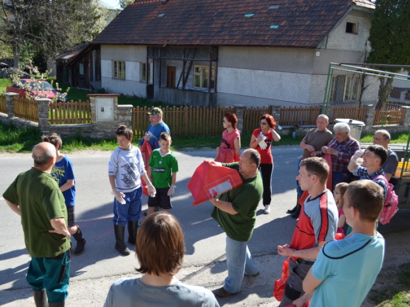 Čistenie obce 28.04.2012