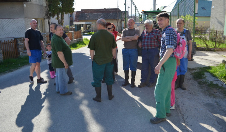 2. fotografia fotogalérie Čistenie obce 28.04.2012