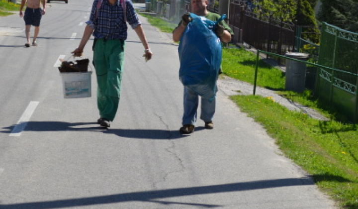 8. fotografia fotogalérie Čistenie obce 28.04.2012