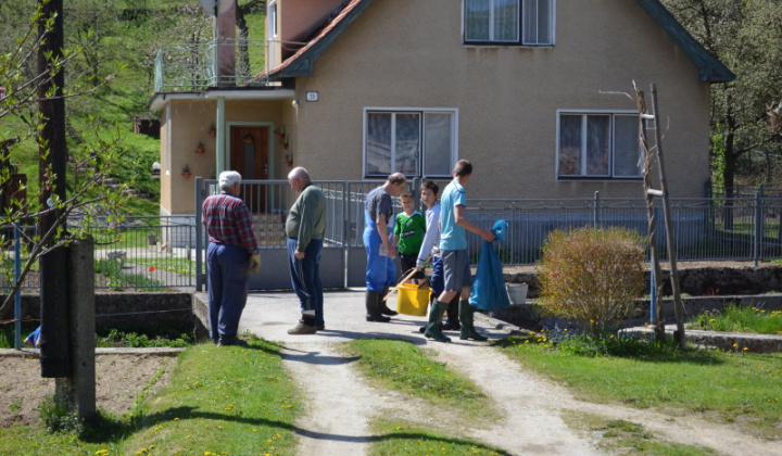 11. fotografia fotogalérie Čistenie obce 28.04.2012