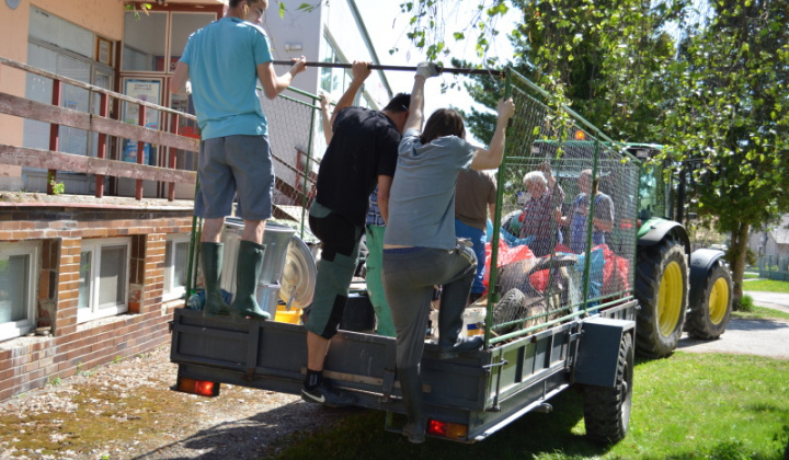 20. fotografia fotogalérie Čistenie obce 28.04.2012