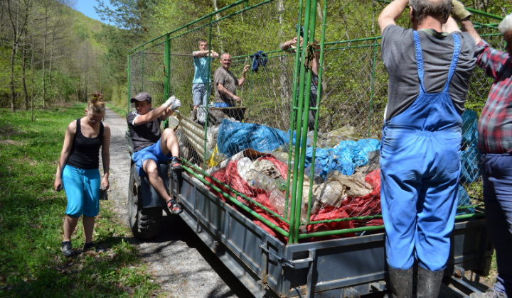22. fotografia fotogalérie Čistenie obce 28.04.2012